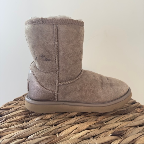 UGG Girls Classic Metallic Boot Size 1 - Picture 7 of 12